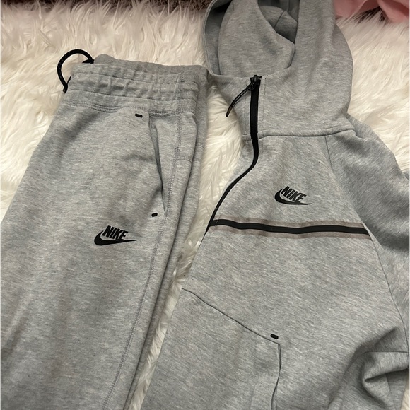 Women’s Nike tech ( from Nike) (cropped tech jacket) - Picture 1 of 1